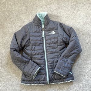 Girls The North Face Mossbud Swirl Jacket in gray/mint